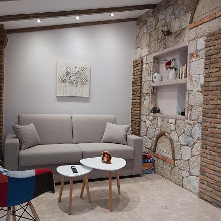 Boutique Eptalofos 15Min From Airport And Sea Apartment Kouvaras Ngoại thất bức ảnh