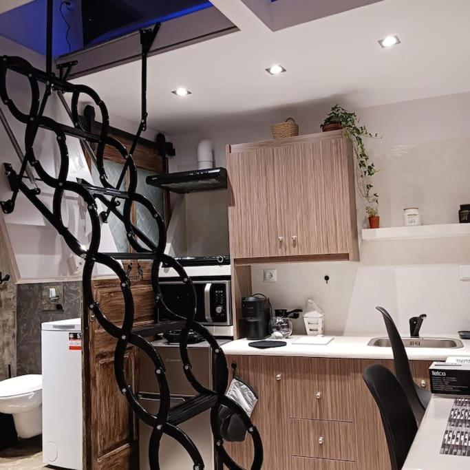 Boutique Eptalofos 15Min From Airport And Sea Apartment Kouvaras Ngoại thất bức ảnh