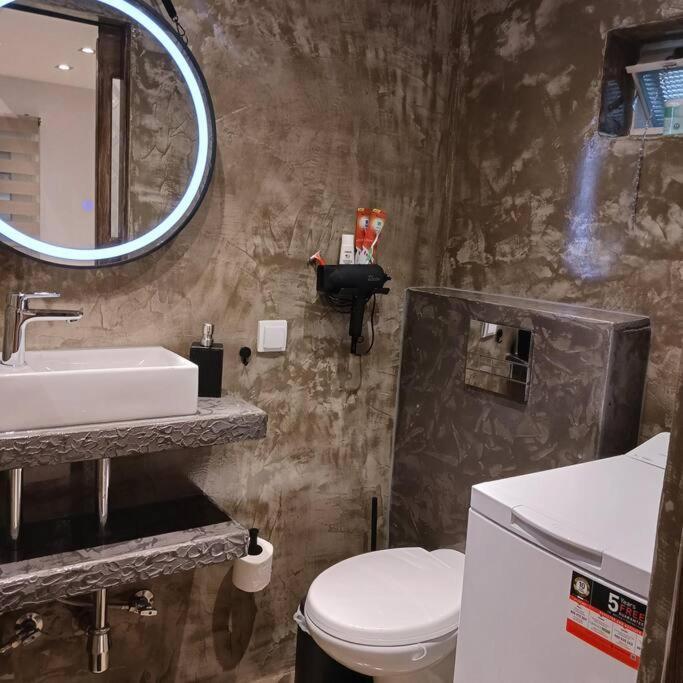 Boutique Eptalofos 15Min From Airport And Sea Apartment Kouvaras Ngoại thất bức ảnh