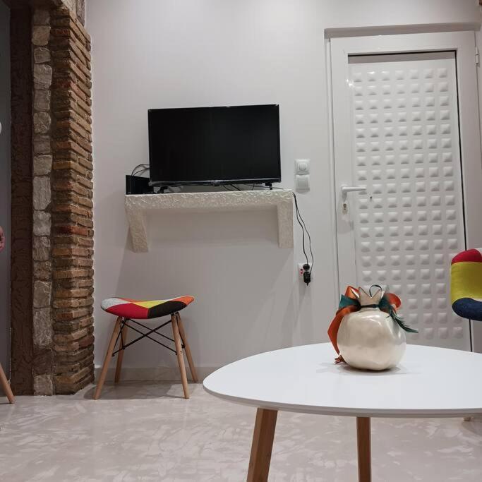 Boutique Eptalofos 15Min From Airport And Sea Apartment Kouvaras Ngoại thất bức ảnh