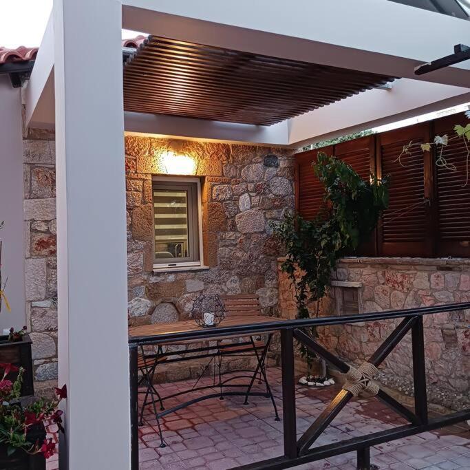 Boutique Eptalofos 15Min From Airport And Sea Apartment Kouvaras Ngoại thất bức ảnh