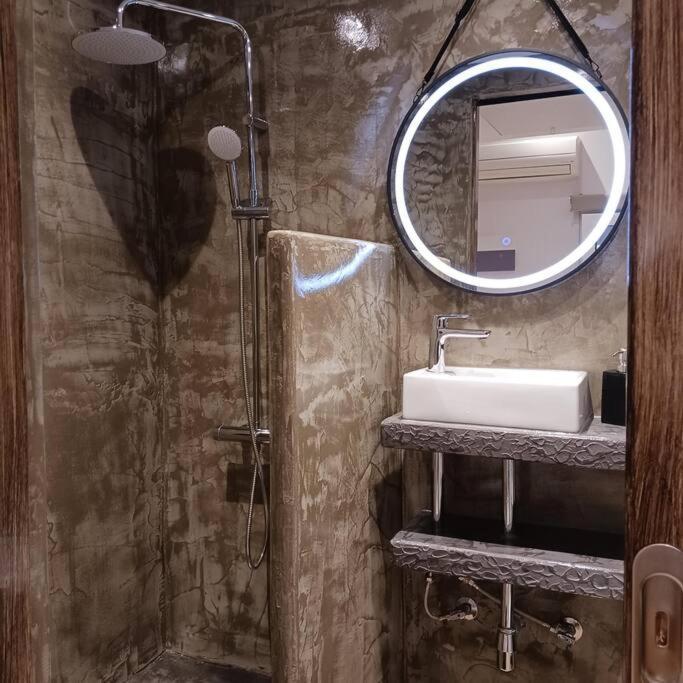 Boutique Eptalofos 15Min From Airport And Sea Apartment Kouvaras Ngoại thất bức ảnh