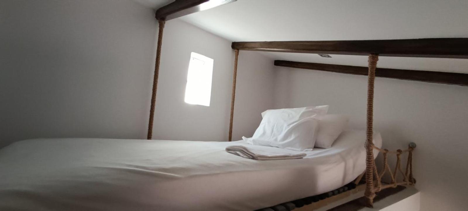 Boutique Eptalofos 15Min From Airport And Sea Apartment Kouvaras Ngoại thất bức ảnh